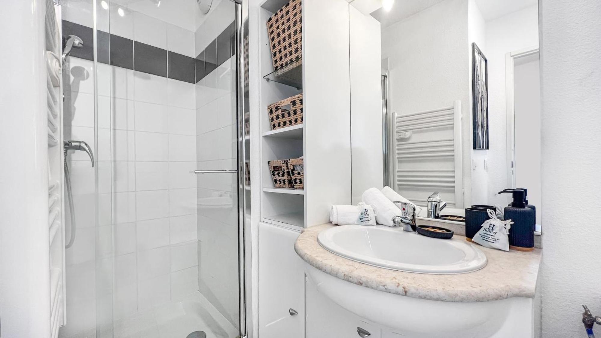 Homey Wild - Proche Gare Et Tram - Proche Centre - Balcon Prive - Parking Prive - Wifi Gratuit Annemasse Dış mekan fotoğraf