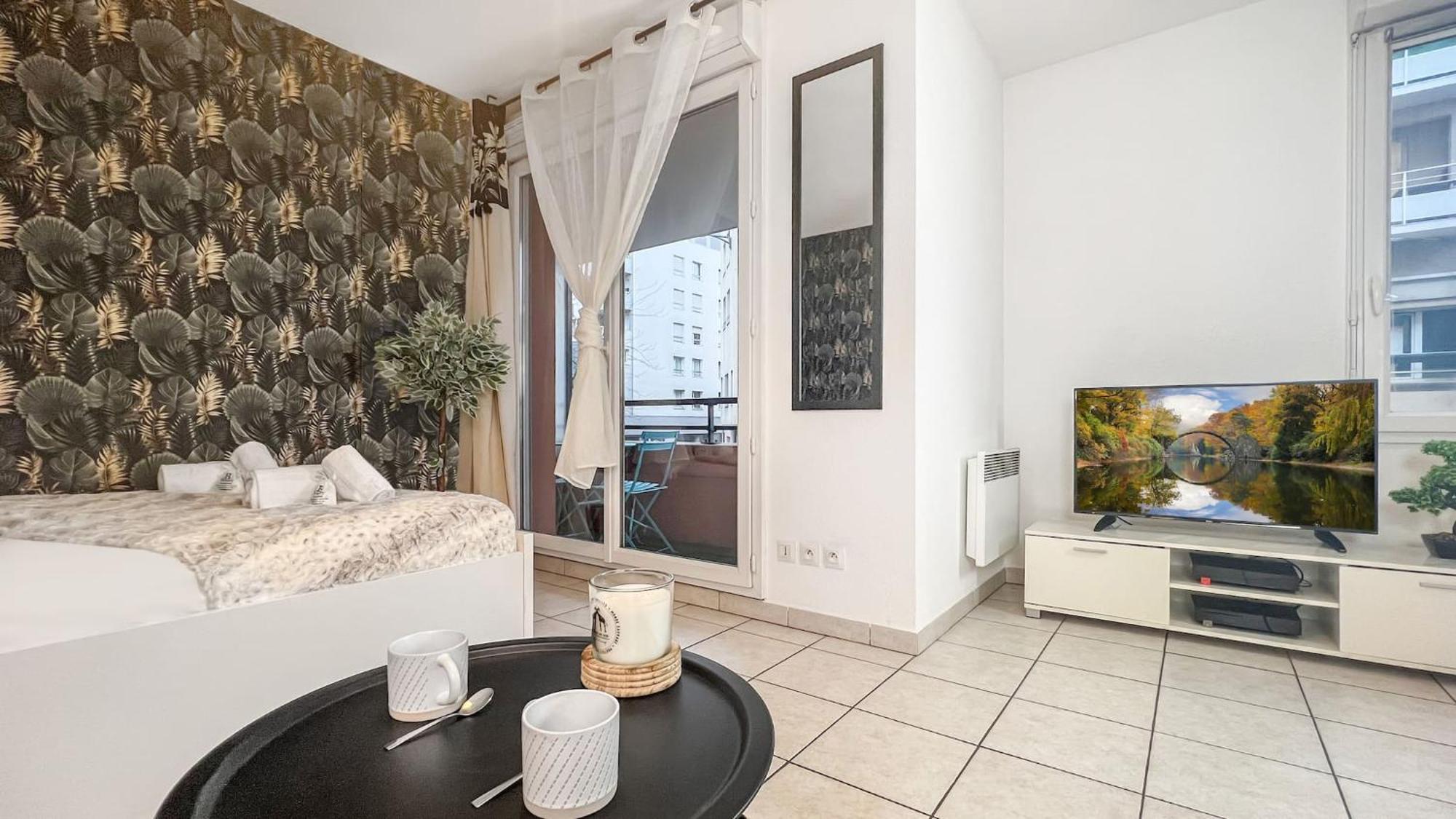 Homey Wild - Proche Gare Et Tram - Proche Centre - Balcon Prive - Parking Prive - Wifi Gratuit Annemasse Dış mekan fotoğraf