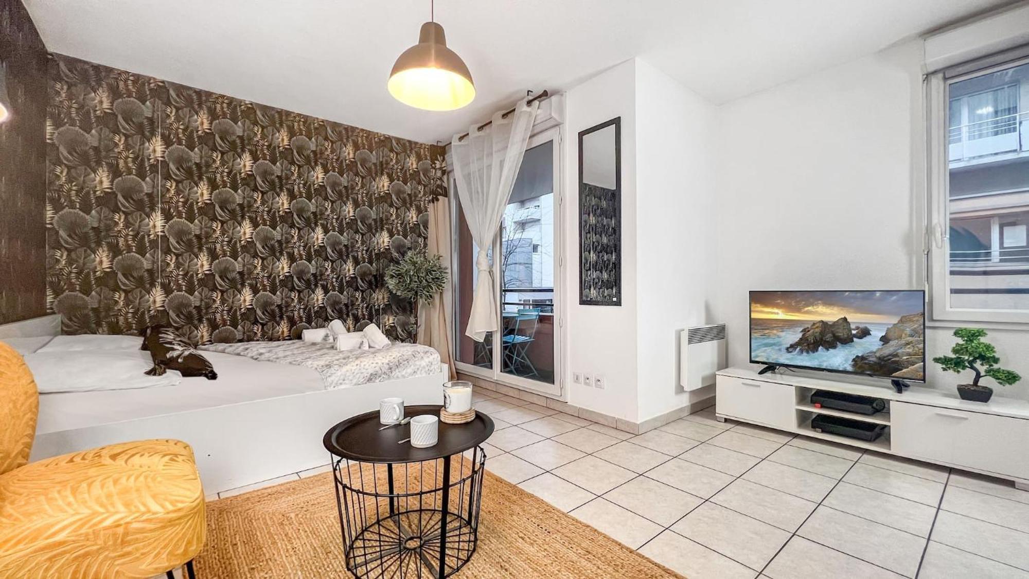 Homey Wild - Proche Gare Et Tram - Proche Centre - Balcon Prive - Parking Prive - Wifi Gratuit Annemasse Dış mekan fotoğraf